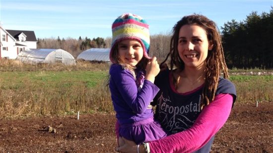 Bâtir une exploitation agricole florissante prend du temps – et de l’appui pour la garde des enfants !